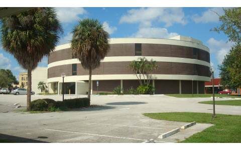 228 North Ridgewood Drive, Sebring, FL 33870